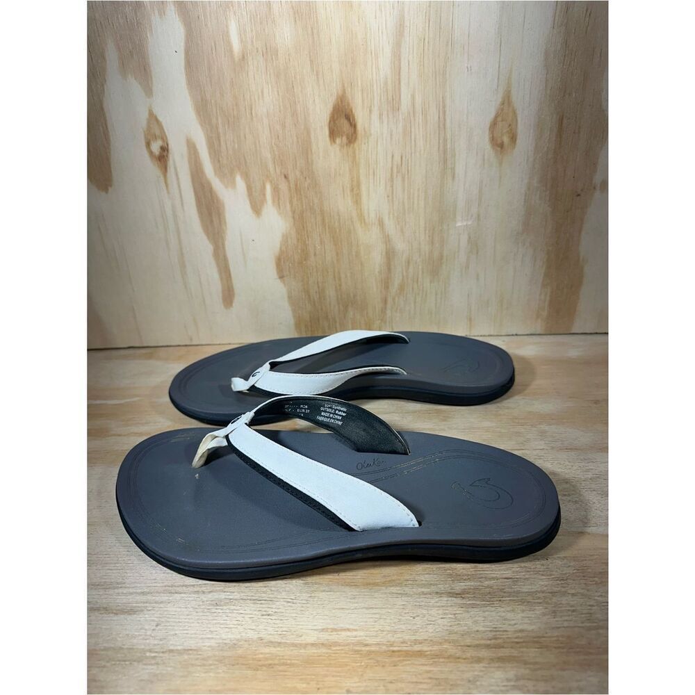 OluKai Ohana White Flip Flops Women’s Size 7